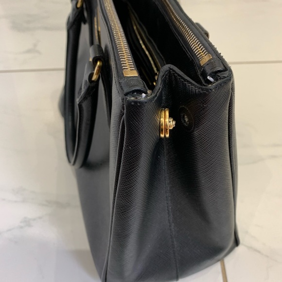 Saffiano Leather Prada Galleria Bag in Black - Picture 4 of 16